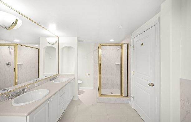 1700 5615 Hampton Place University VW