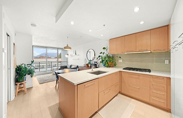 425 2008 Pine Street False Creek