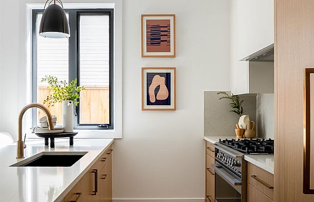 1 356 E 40th Avenue Main