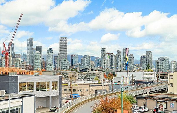 425 2008 Pine Street False Creek