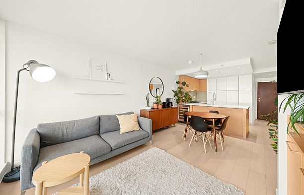 425 2008 Pine Street False Creek