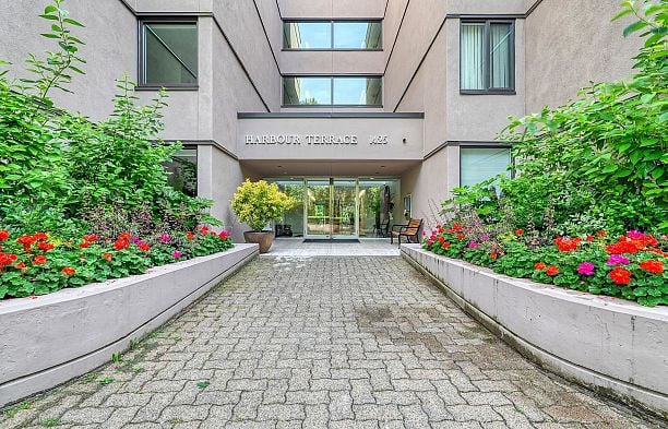 41 1425 Lamey's Mill Road False Creek