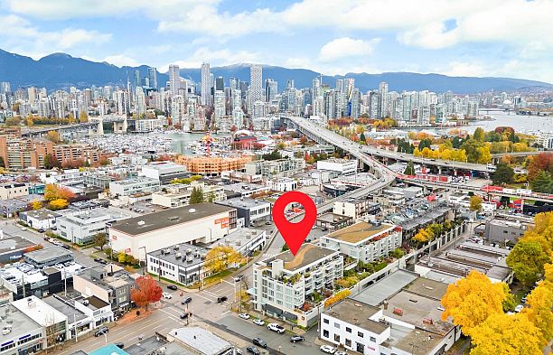 425 2008 Pine Street False Creek