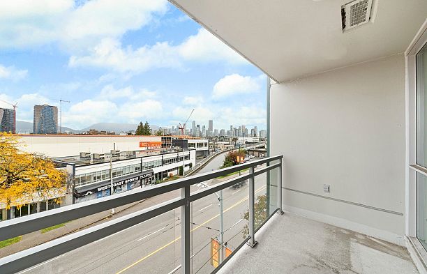 425 2008 Pine Street False Creek