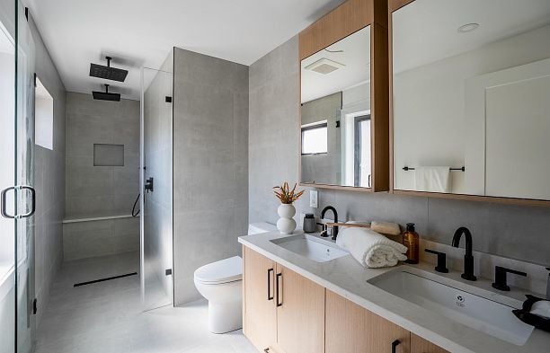 1 356 E 40th Avenue Main