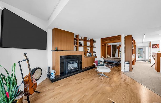 1106 Ironwork Passage False Creek