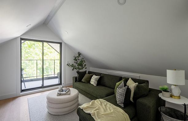 1 356 E 40th Avenue Main