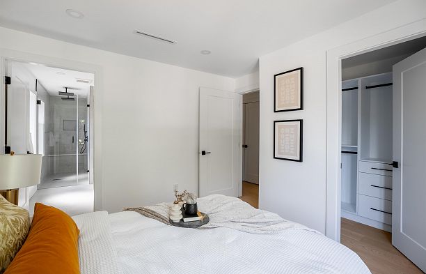 1 356 E 40th Avenue Main