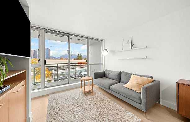 425 2008 Pine Street False Creek