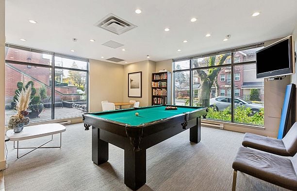 426 3228 Tupper Street Cambie