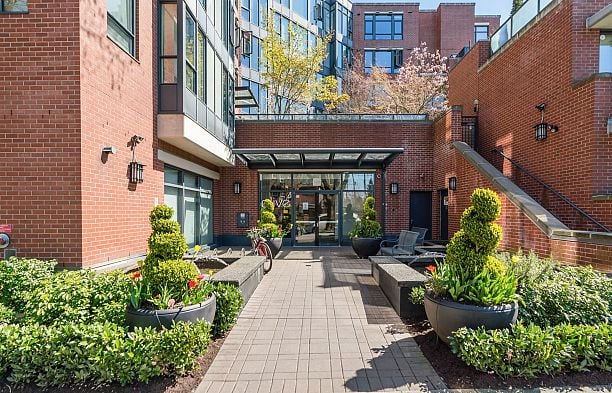 426 3228 Tupper Street Cambie