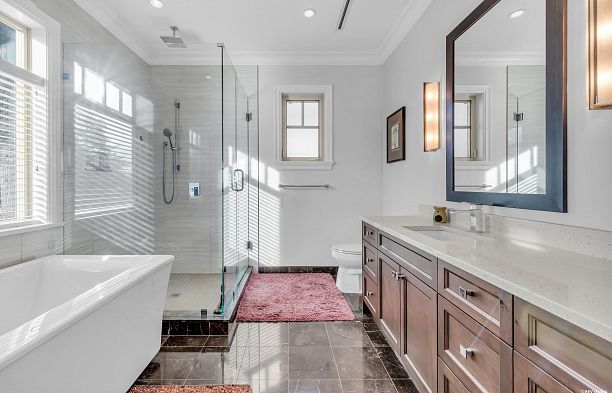 7458 Maple Street S.W. Marine