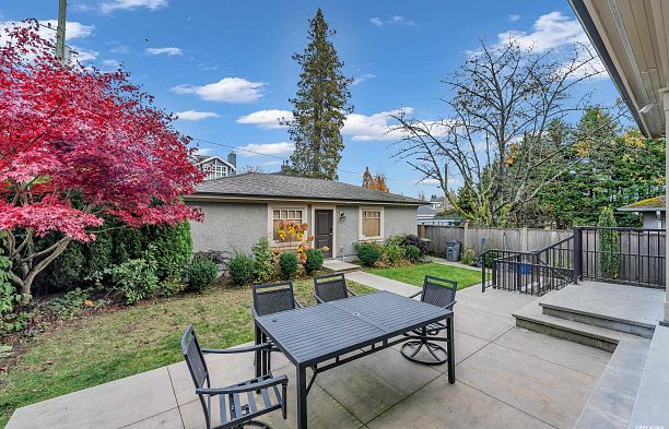 7458 Maple Street S.W. Marine