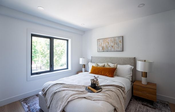 1 356 E 40th Avenue Main