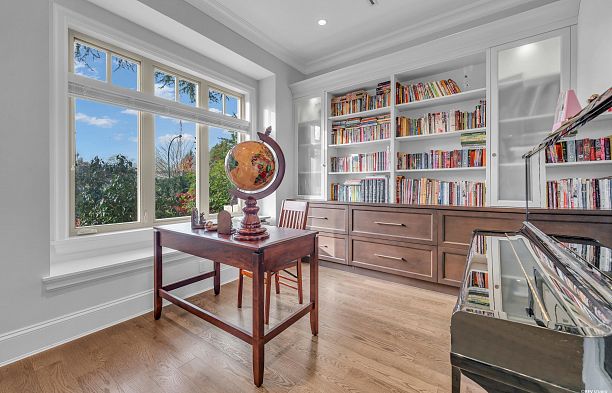 7458 Maple Street S.W. Marine