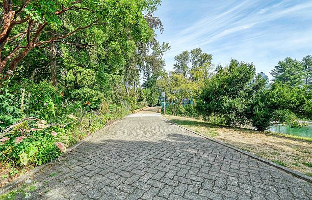 41 1425 Lamey's Mill Road False Creek