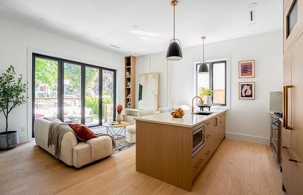 1 356 E 40th Avenue Main