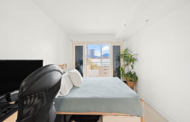 425 2008 Pine Street False Creek