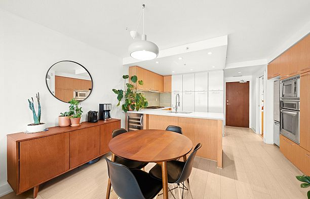 425 2008 Pine Street False Creek