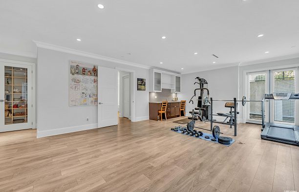 7458 Maple Street S.W. Marine