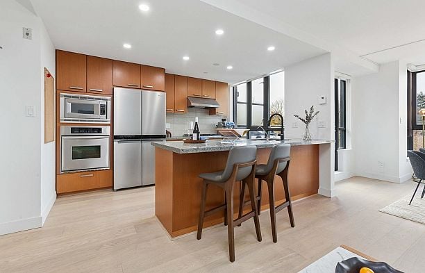 426 3228 Tupper Street Cambie