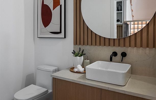 1 356 E 40th Avenue Main