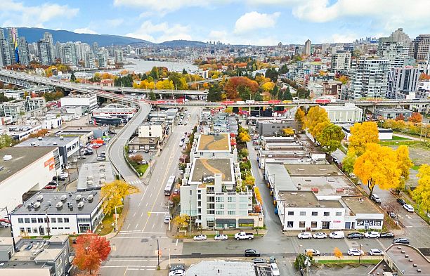 425 2008 Pine Street False Creek