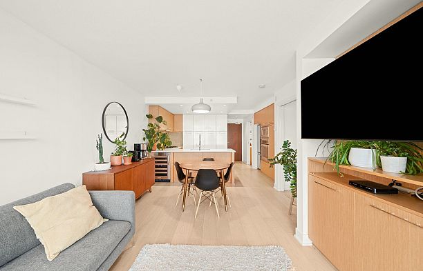 425 2008 Pine Street False Creek