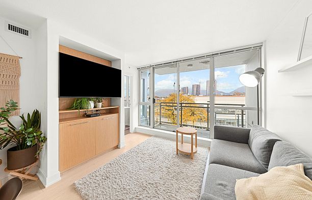 425 2008 Pine Street False Creek