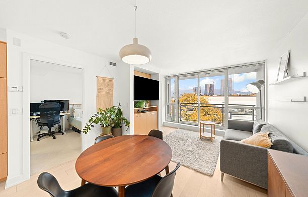 425 2008 Pine Street False Creek