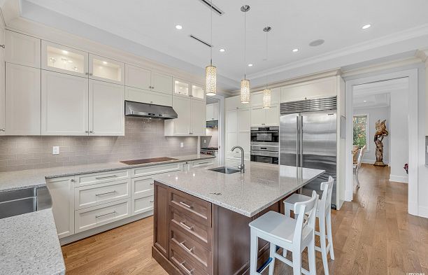 7458 Maple Street S.W. Marine