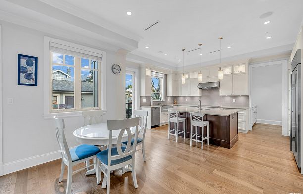 7458 Maple Street S.W. Marine