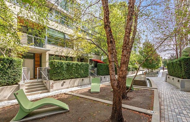 221 159 W 2nd Avenue False Creek