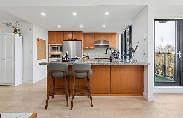 426 3228 Tupper Street Cambie