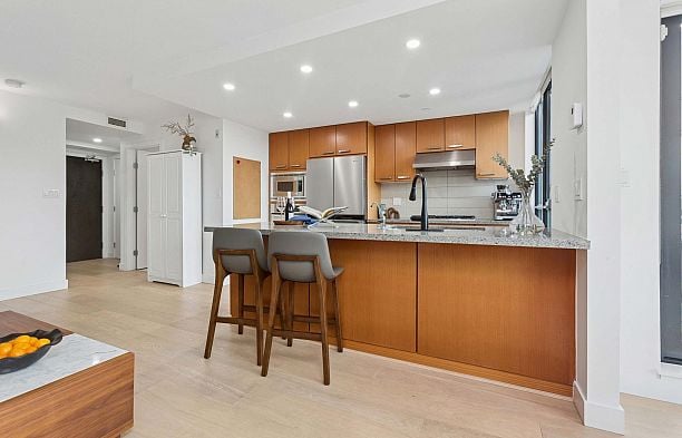 426 3228 Tupper Street Cambie