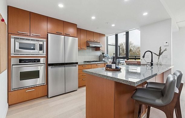 426 3228 Tupper Street Cambie