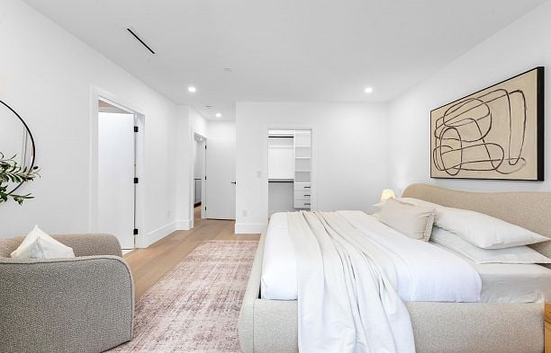 2 273 W 17th Avenue Cambie