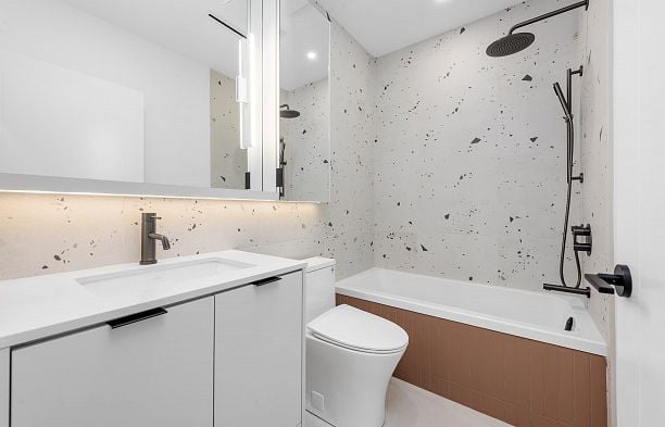 2 273 W 17th Avenue Cambie