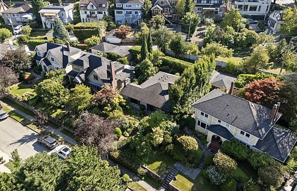 2533 Wallace Crescent Point Grey