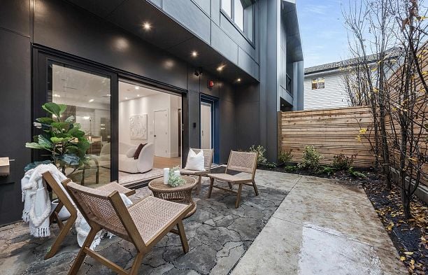 2 273 W 17th Avenue Cambie