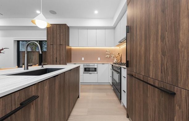 2 273 W 17th Avenue Cambie