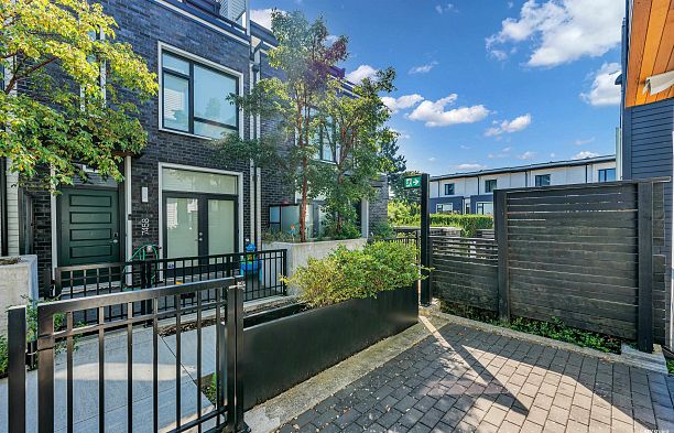 7478 Granville Street South Granville