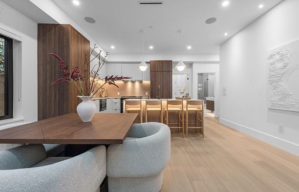 2 273 W 17th Avenue Cambie