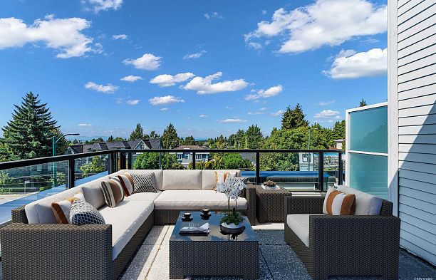 7478 Granville Street South Granville