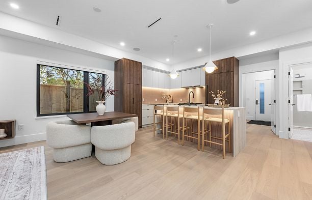 2 273 W 17th Avenue Cambie