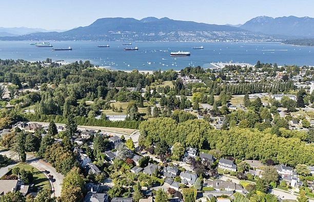 2533 Wallace Crescent Point Grey