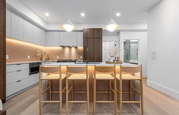 2 273 W 17th Avenue Cambie