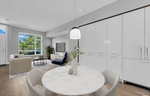 7478 Granville Street South Granville