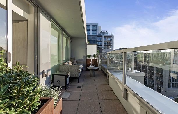 713 1887 Crowe Street False Creek