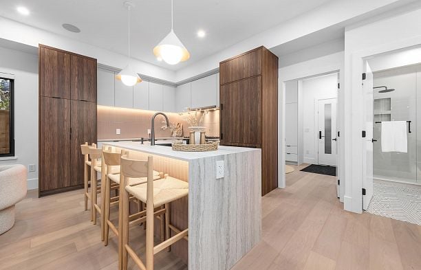 2 273 W 17th Avenue Cambie